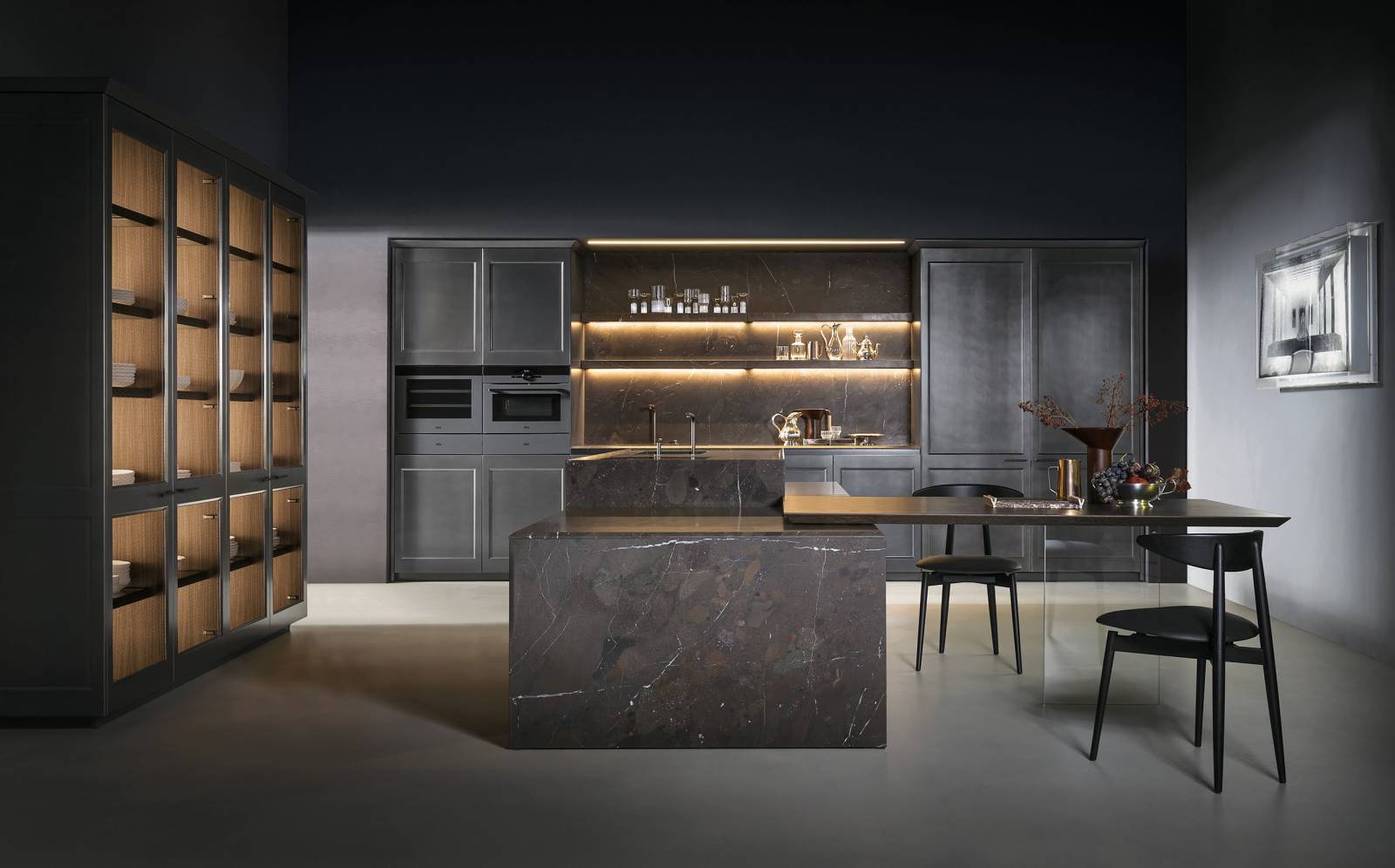 Cuisine haut de gamme effet métal vieillit et plan de travail en céramique sur Nice