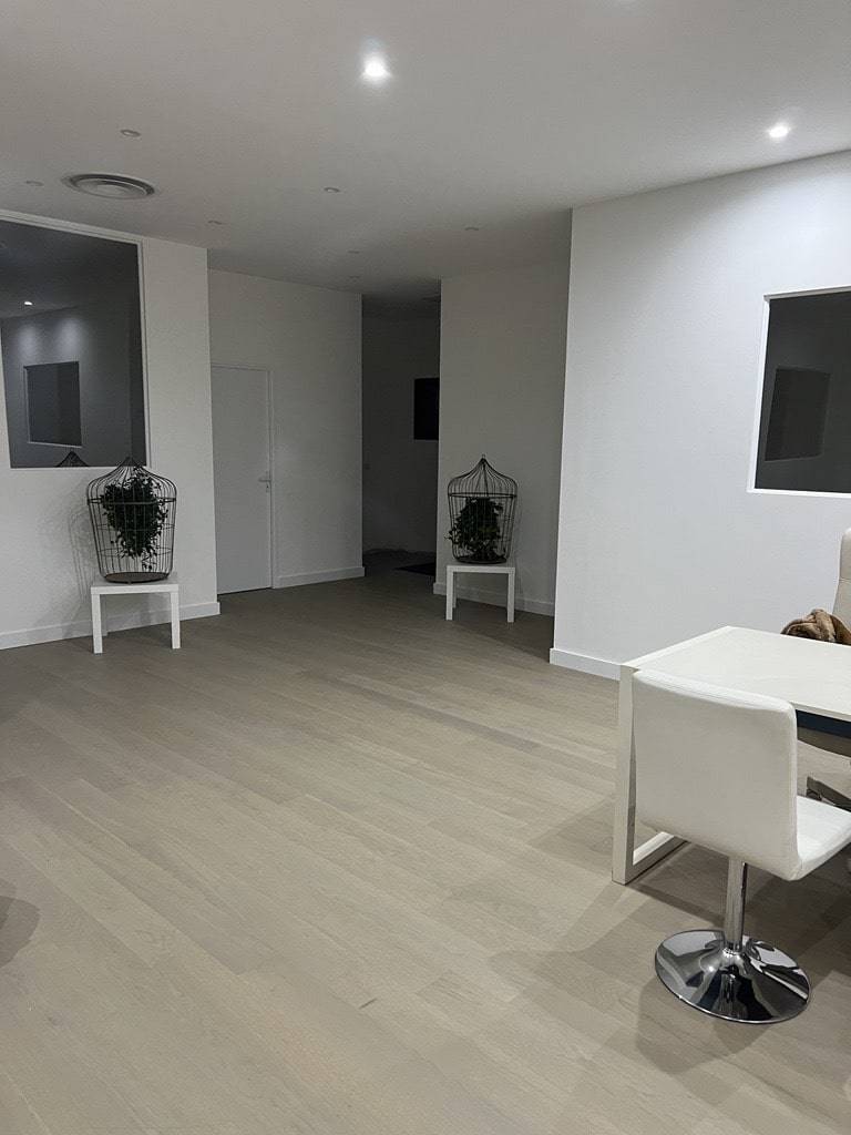 Revêtement de sol en parquet massif dans un cabinet d'architecte décorateur sur Monteux 