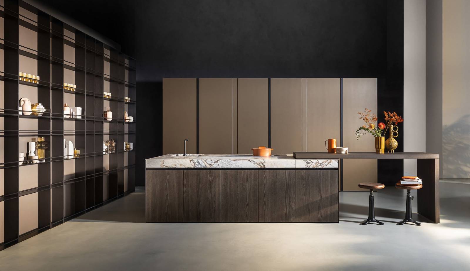 Cuisine haut de gamme bronze avec îlot central à Montpellier 