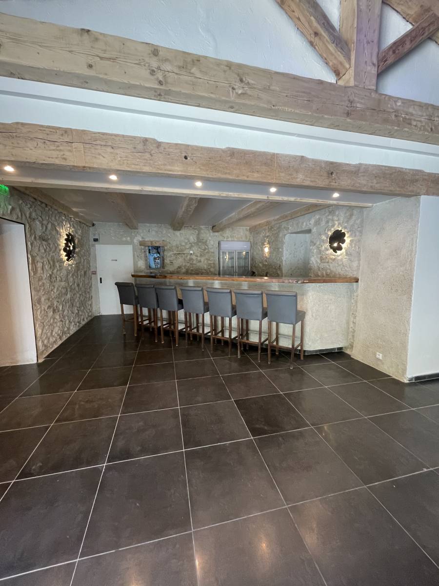 Rénovation salle de cabaret sur Villeneuve les Avignon 