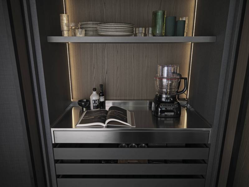 Cuisine moderne haut de gamme avec rangement intelligent à Biarritz