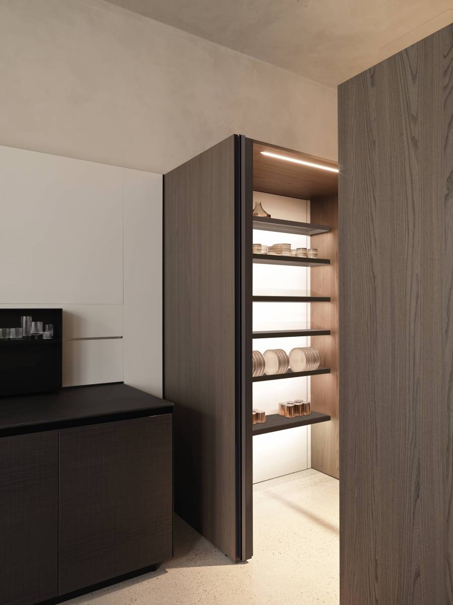 Cuisine moderne haut de gamme avec porte dissimulée à Biarritz