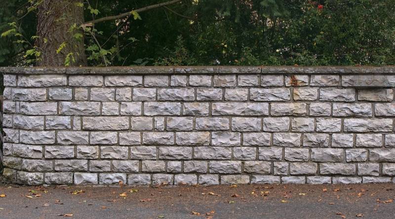 Mur d'enceinte de moins de 2 m de haut 